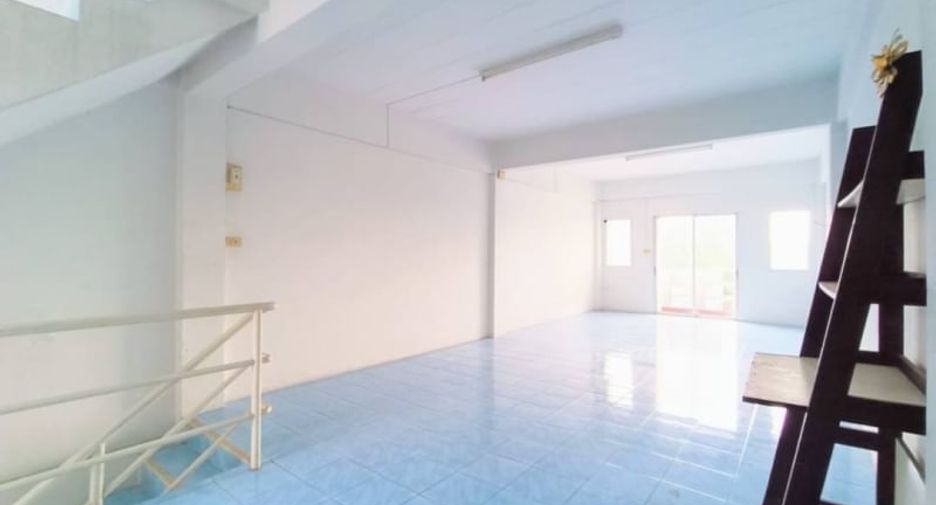 Gewerbefläche zur Miete und zum Kauf in Si Racha, Chonburi
