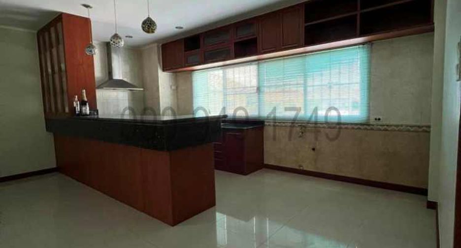 À vendre 3 chambres bureau à Min Buri, Bangkok