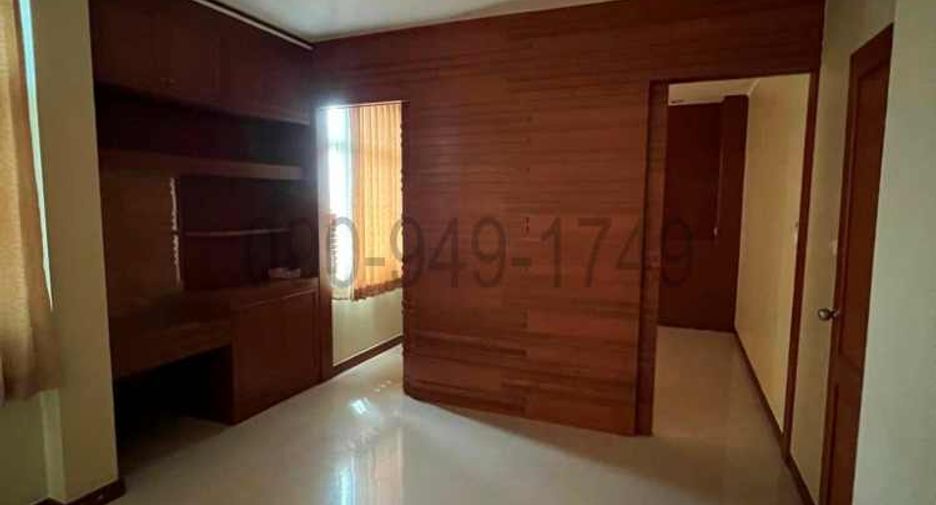 À vendre 3 chambres bureau à Min Buri, Bangkok