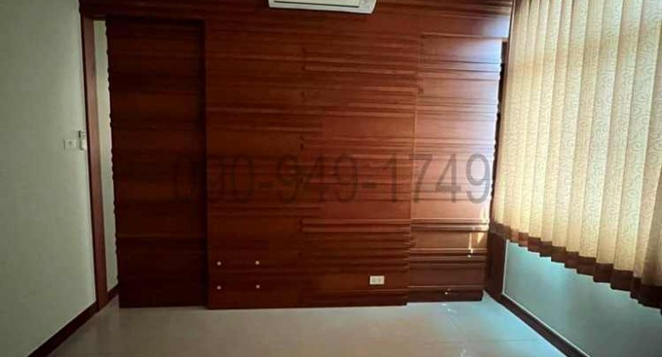 À vendre 3 chambres bureau à Min Buri, Bangkok