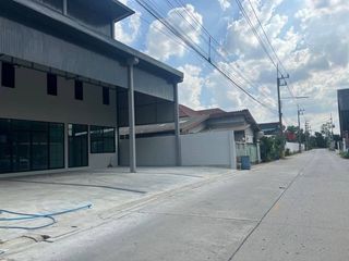 For sale 8 bed retail Space in Lam Luk Ka, Pathum Thani