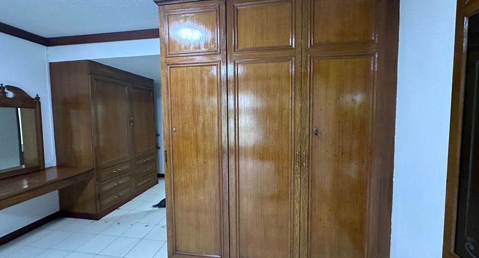 For rent and for sale 1 bed condo in Yan Nawa, Bangkok