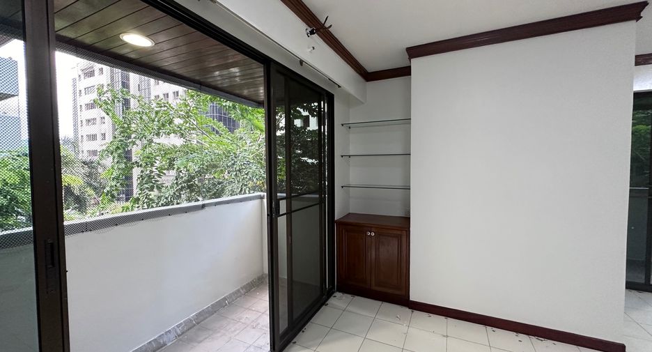 For rent and for sale 1 bed condo in Yan Nawa, Bangkok
