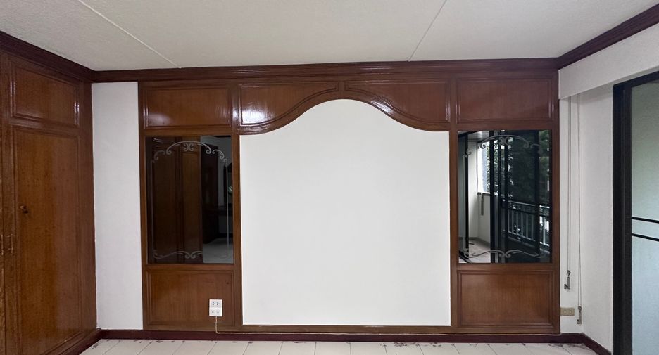 For rent and for sale 1 bed condo in Yan Nawa, Bangkok