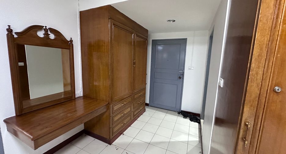For rent and for sale 1 bed condo in Yan Nawa, Bangkok