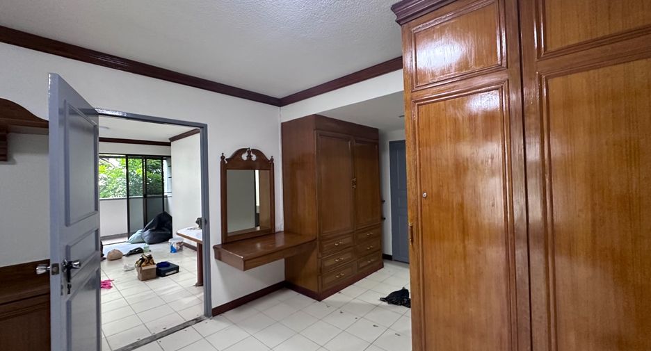For rent and for sale 1 bed condo in Yan Nawa, Bangkok