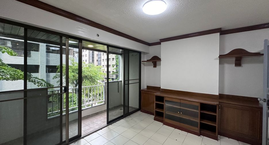 For rent and for sale 1 bed condo in Yan Nawa, Bangkok