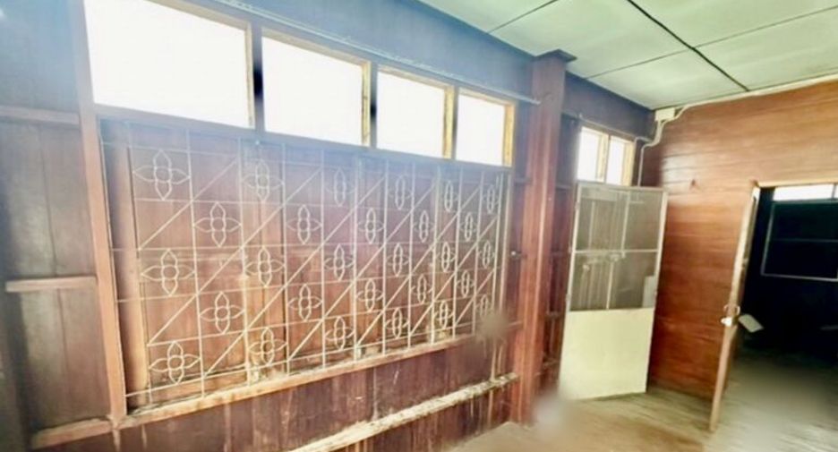 For sale 5 bedrooms house in Mueang Lampang, Lampang