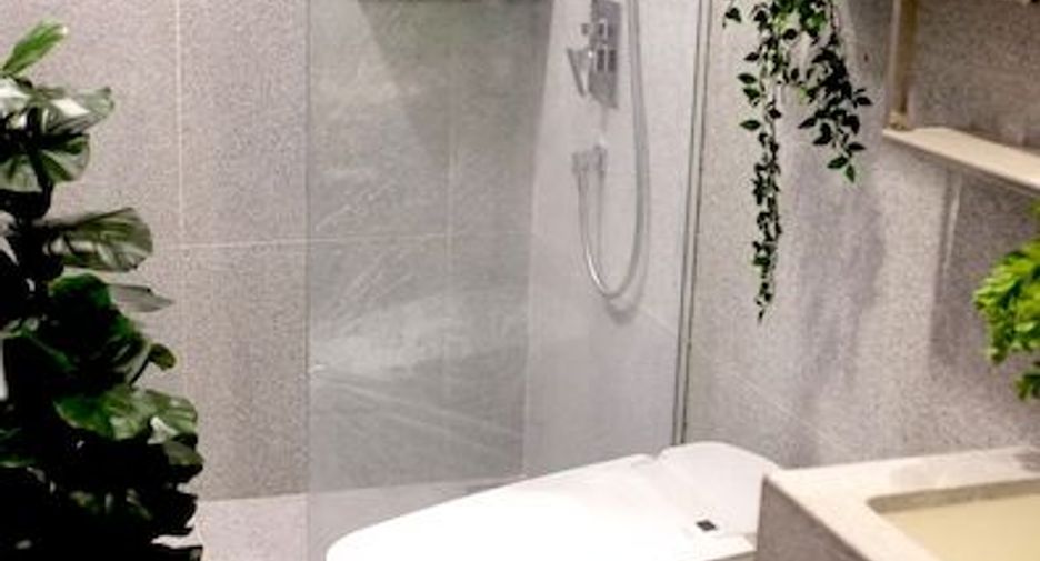 For rent and for sale 2 bedrooms condo in Pathum Wan, Bangkok