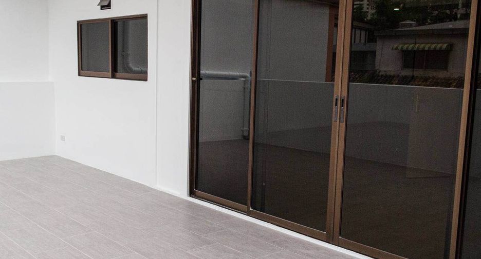 For rent 7 bedrooms office in Pathum Wan, Bangkok