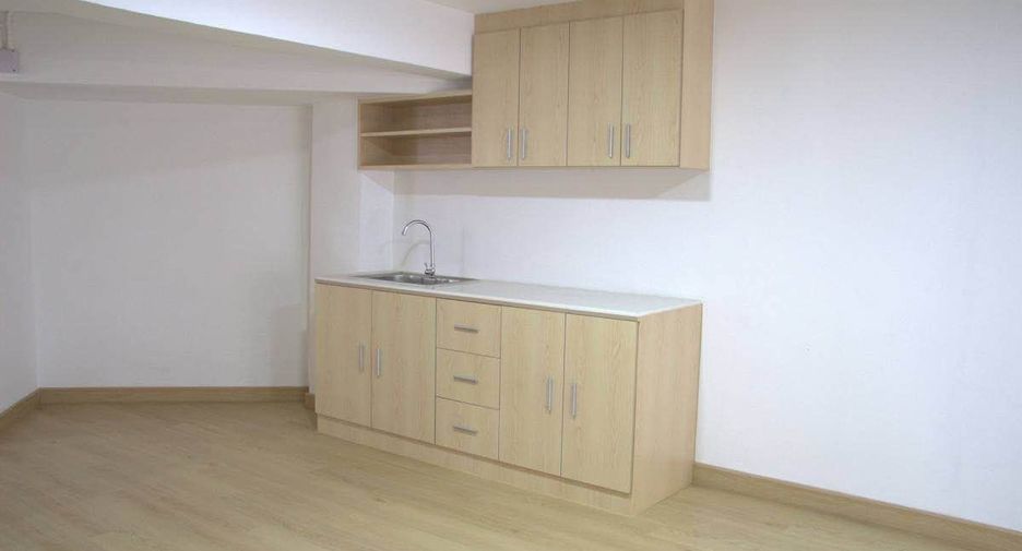 For rent 7 bedrooms office in Pathum Wan, Bangkok