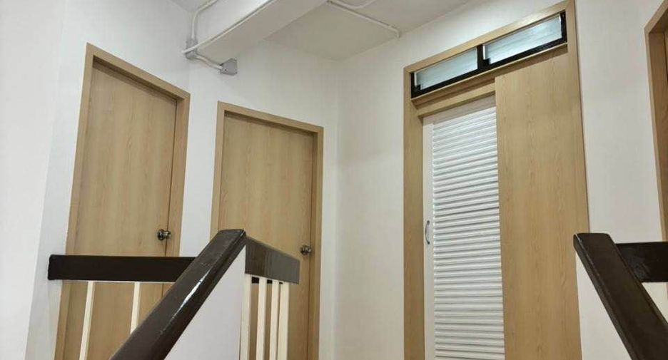 For rent 7 bedrooms office in Pathum Wan, Bangkok