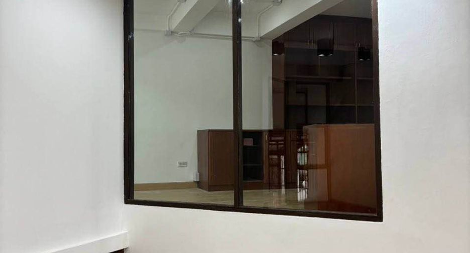 For rent 7 bedrooms office in Pathum Wan, Bangkok