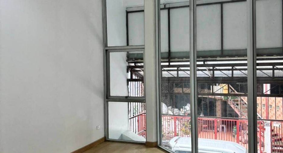 For rent 7 bedrooms office in Pathum Wan, Bangkok