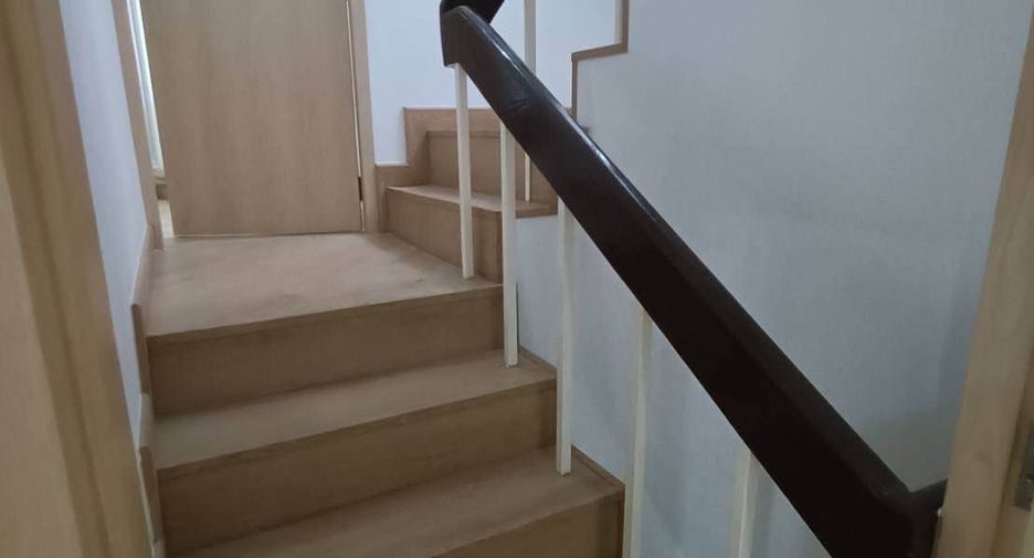 For rent 7 bedrooms office in Pathum Wan, Bangkok