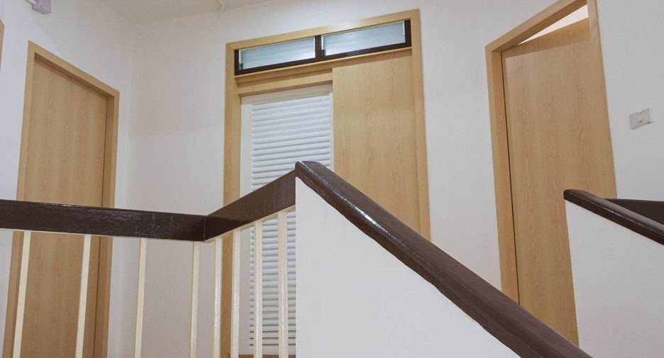 For rent 7 bedrooms office in Pathum Wan, Bangkok