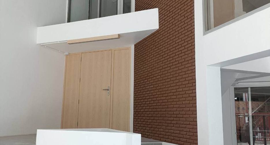For rent 7 bedrooms office in Pathum Wan, Bangkok