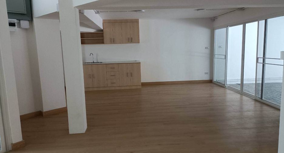 For rent 7 bedrooms office in Pathum Wan, Bangkok