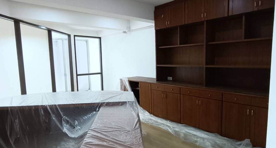 For rent 7 bedrooms office in Pathum Wan, Bangkok