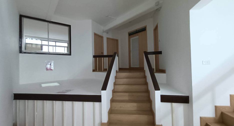 For rent 7 bedrooms office in Pathum Wan, Bangkok