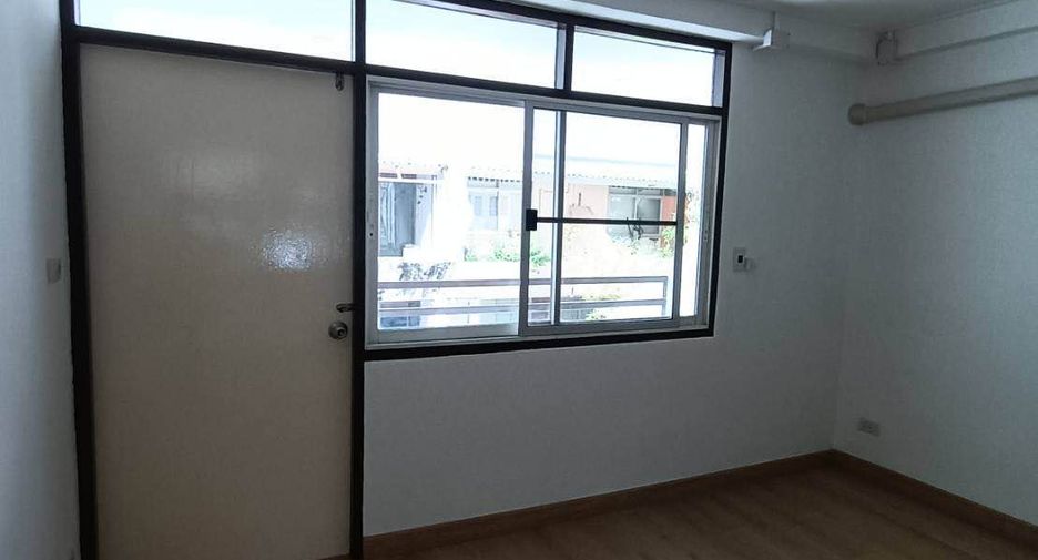 For rent 7 bedrooms office in Pathum Wan, Bangkok