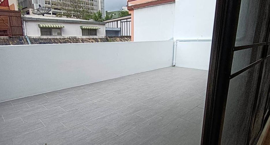 For rent 7 bedrooms office in Pathum Wan, Bangkok