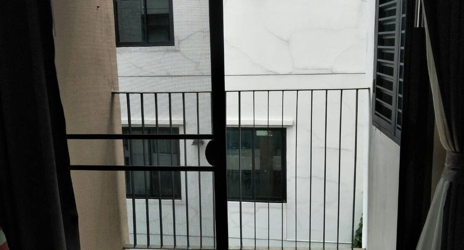 For sale 1 bed condo in Wang Thonglang, Bangkok