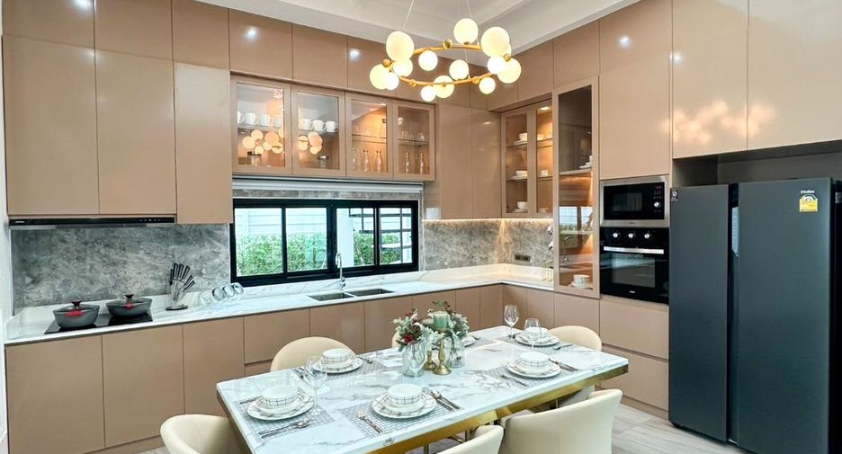 For sale 3 ベッドルーム villa in Bang Lamung, Chonburi