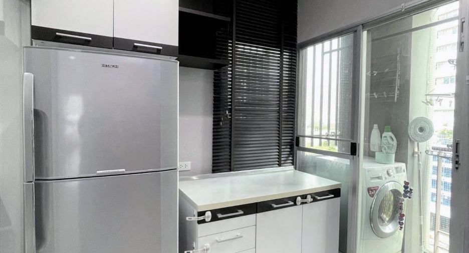 For rent 2 bedrooms condo in Sathon, Bangkok