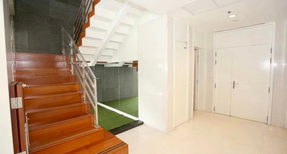 For rent 4 bedrooms condo in Pathum Wan, Bangkok