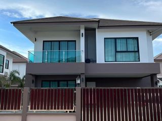 Haus zur Miete mit 4 Zimmer in Bang Lamung, Chonburi