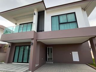 Haus zur Miete mit 4 Zimmer in Bang Lamung, Chonburi
