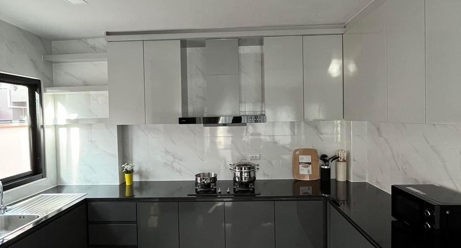 For rent 4 bedrooms house in Bang Lamung, Chonburi