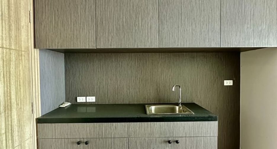 Condo en venta de 1 habitaciones en Si Racha, Chonburi