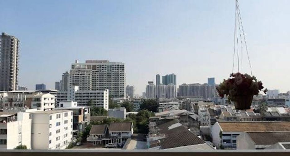 For sale 2 ベッドルーム condo in Sathon, Bangkok