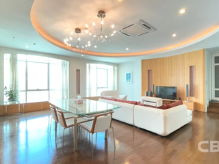 For sale 3 bedrooms condo in Sathon, Bangkok