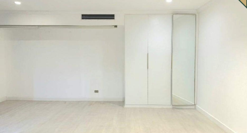 For sale 3 bed condo in Khlong Toei, Bangkok