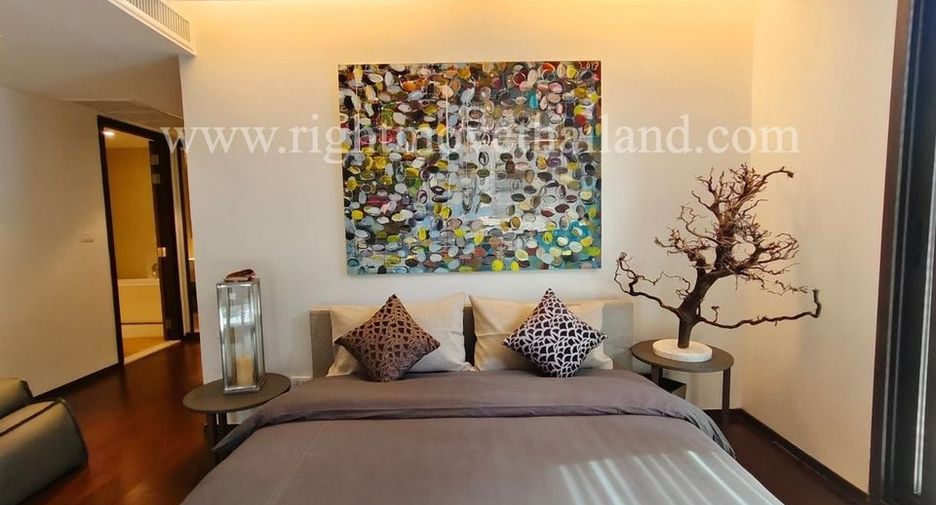 For sale 3 bedrooms condo in Yan Nawa, Bangkok