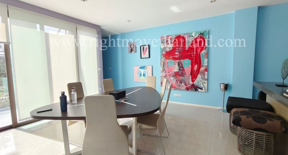 For sale 3 bedrooms condo in Yan Nawa, Bangkok