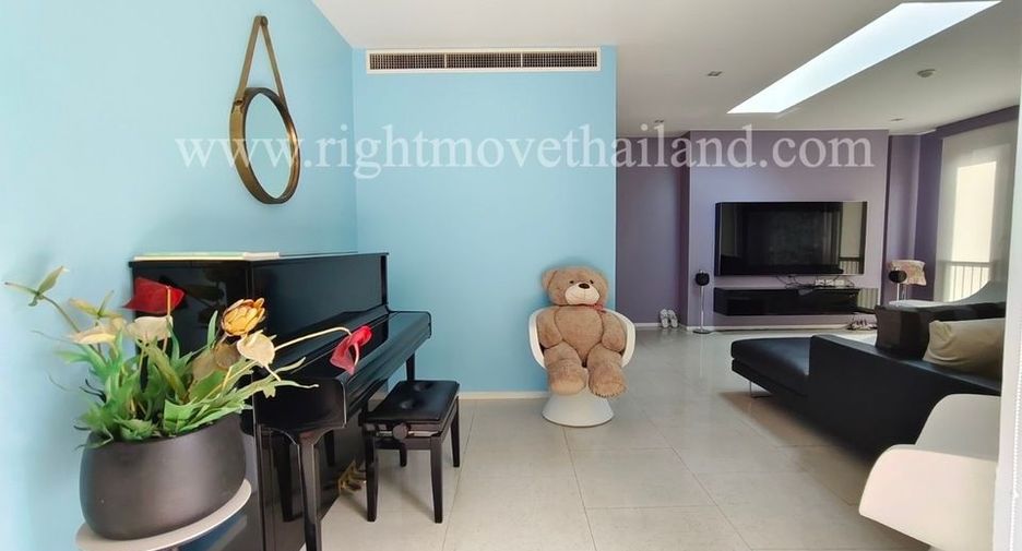 For sale 3 bedrooms condo in Yan Nawa, Bangkok