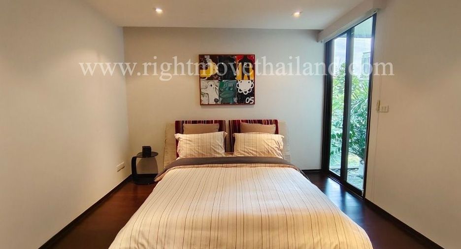 For sale 3 bedrooms condo in Yan Nawa, Bangkok