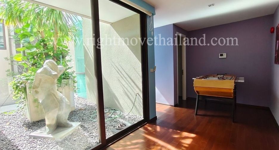 For sale 3 bedrooms condo in Yan Nawa, Bangkok