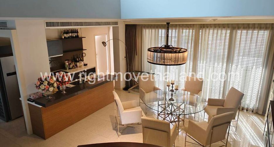 Condo en venta de 3 habitaciones en Yan Nawa, Bangkok