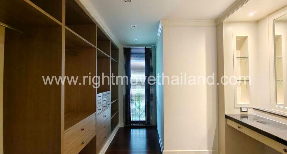 Condo en venta de 3 habitaciones en Yan Nawa, Bangkok