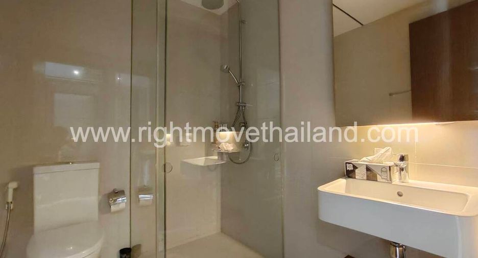 Condo en venta de 3 habitaciones en Yan Nawa, Bangkok