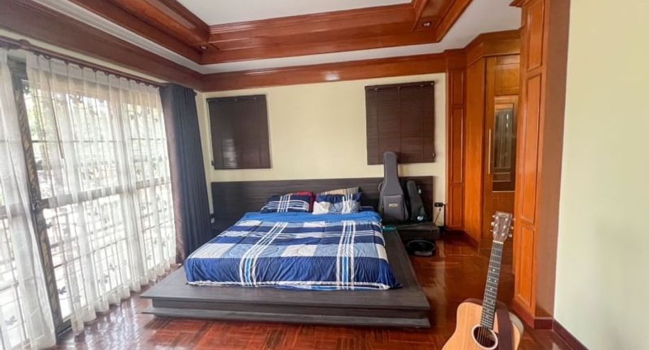 For sale 3 bedrooms house in Si Racha, Chonburi