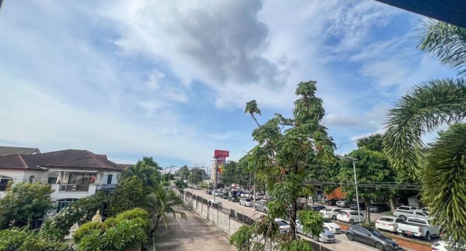 For sale 3 bedrooms house in Si Racha, Chonburi