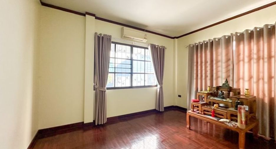 For sale 3 bedrooms house in Si Racha, Chonburi