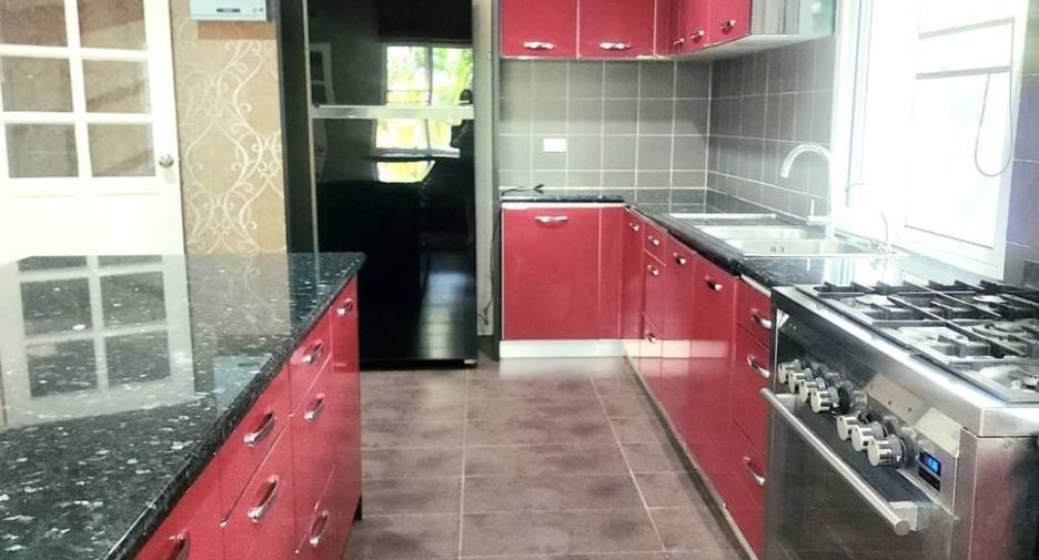 For rent and for sale 6 bedrooms house in Mueang Chiang Mai, Chiang Mai