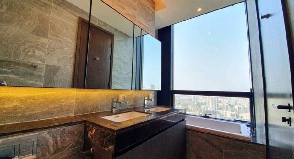 For rent そして for sale 2 ベッドルーム condo in Khlong Toei, Bangkok